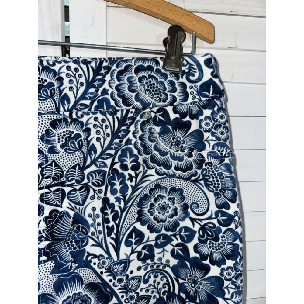 Chico's Skort Size 6 Navy and White Denim - Picture 4 of 11